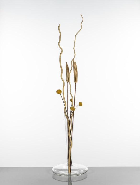 Scultura astratta in vaso trasparente.