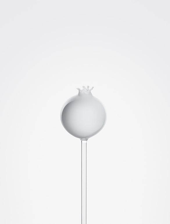 Sfera bianca su sfondo grigio chiaro