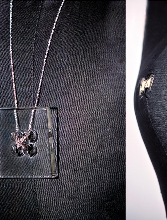 Collana con ciondolo in vetro