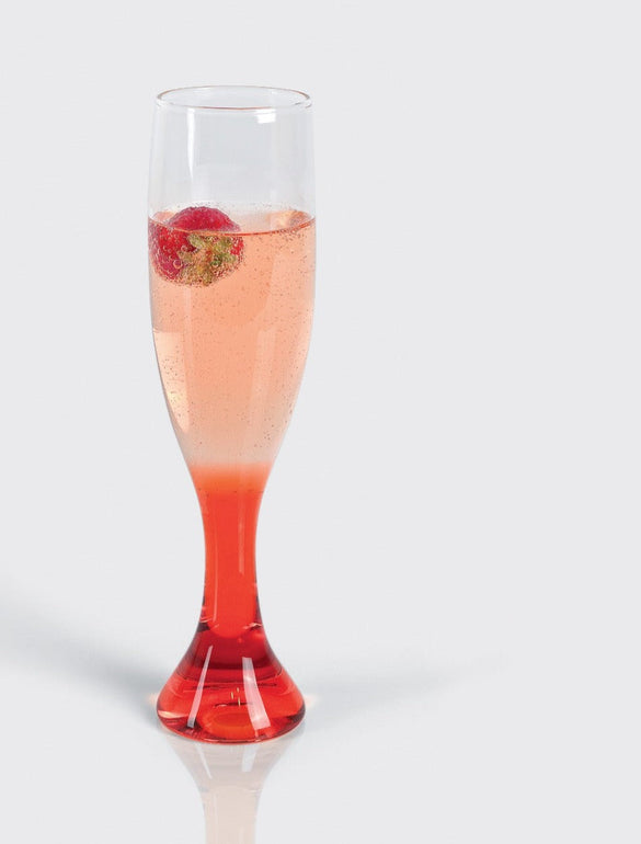 Bicchiere di cocktail rosato frizzante