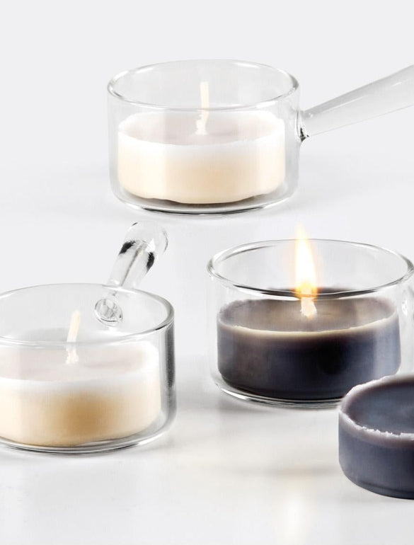 Candele in contenitori di vetro