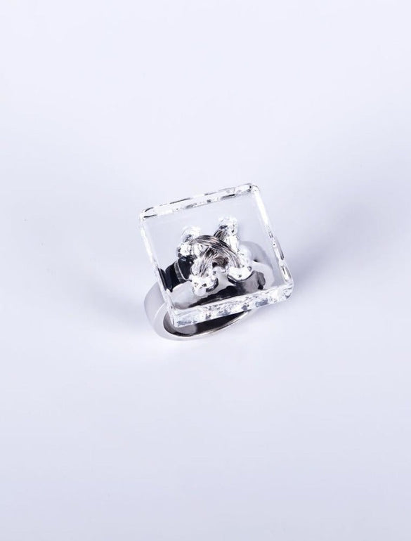 Anello con cristallo quadrato trasparente
