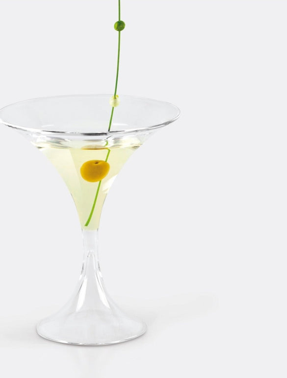 Bicchiere di cocktail con oliva