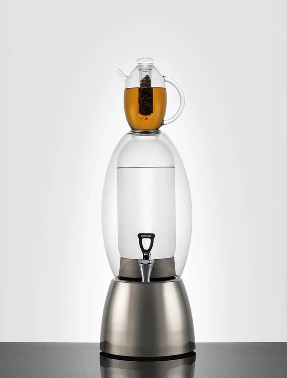 Dispenser di acqua con teiera sopra