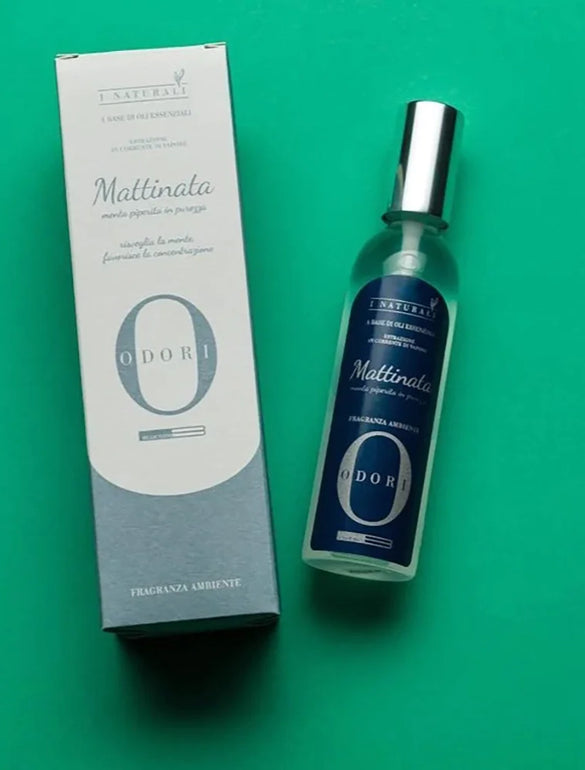 Profumo ambiente su sfondo verde