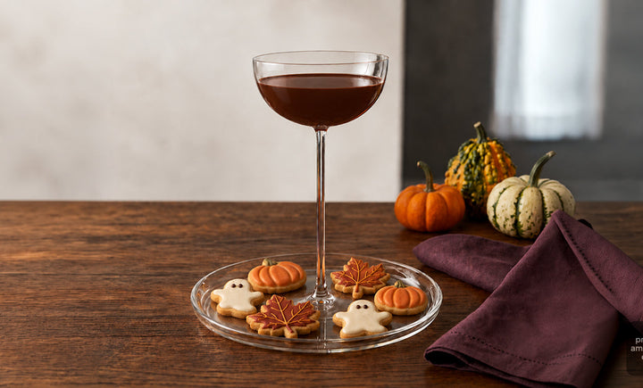 Elegant Halloween Table Setting: Black Accents, Transparency and Design Details