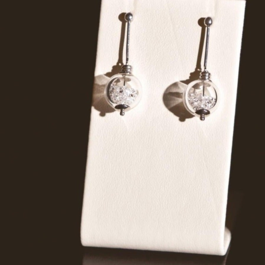 Minima, earrings musical note-shaped