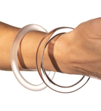 Liquirizia, bracciale rigido ovale in vetro