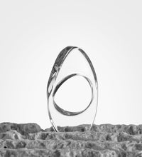 Infinito, oval ring in glass